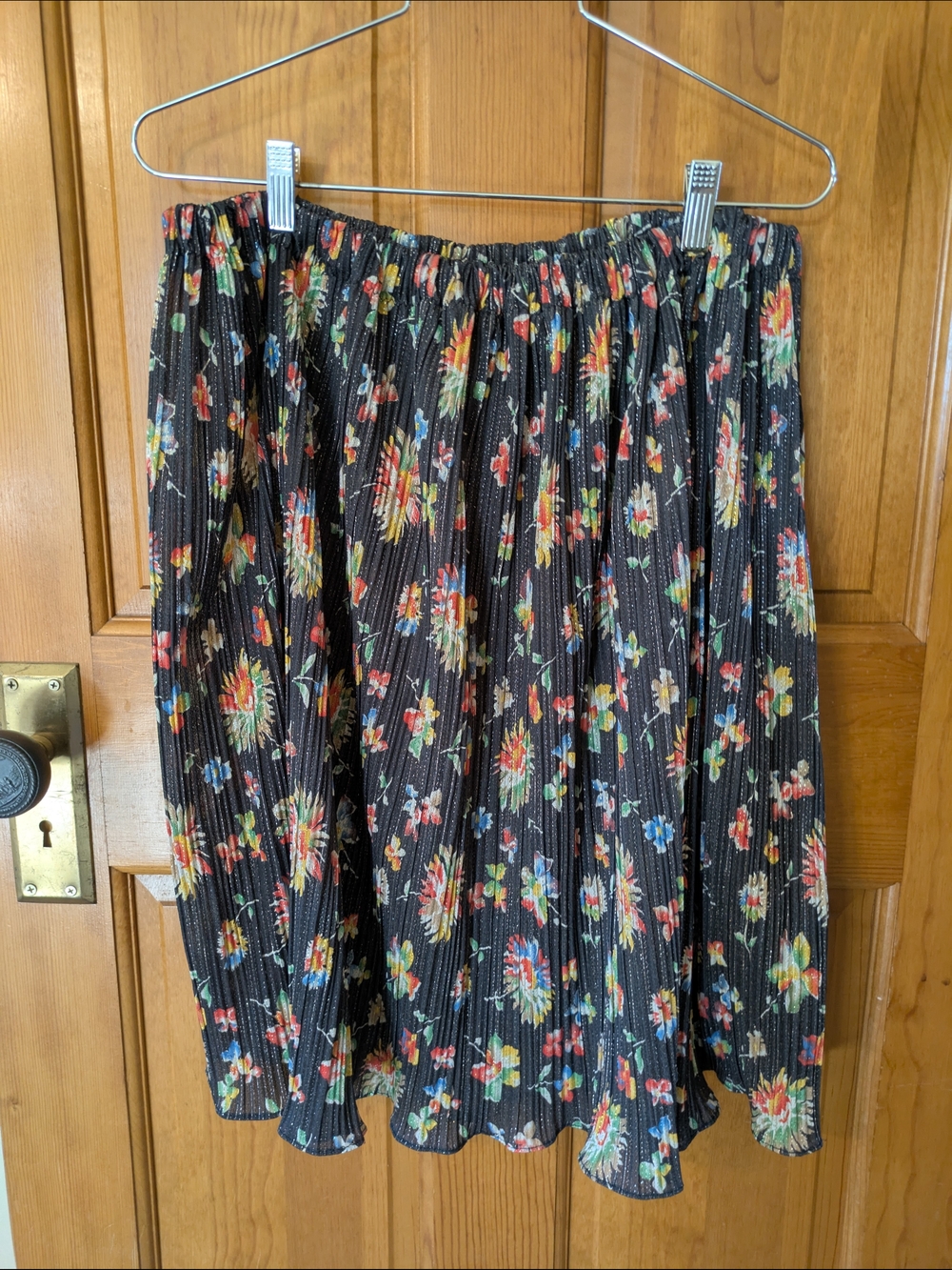 Women’s Black Floral Pleated Skirt